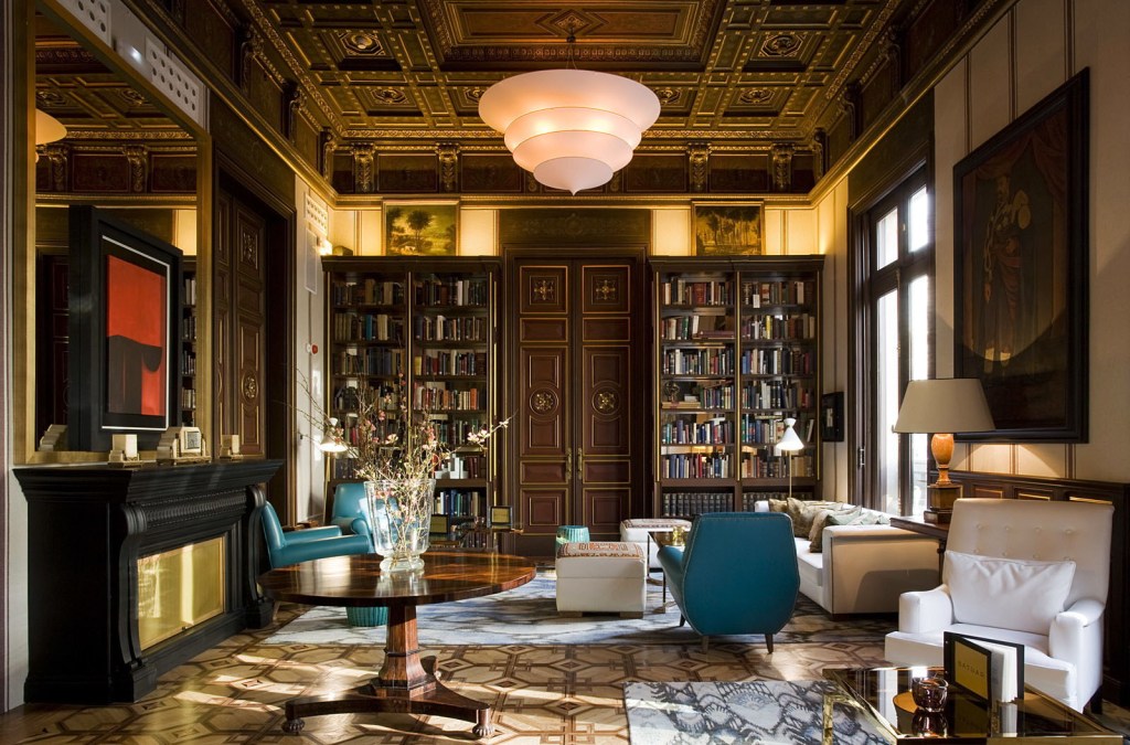 COTTON HOUSE HOTEL BIBLIOTHEQUE