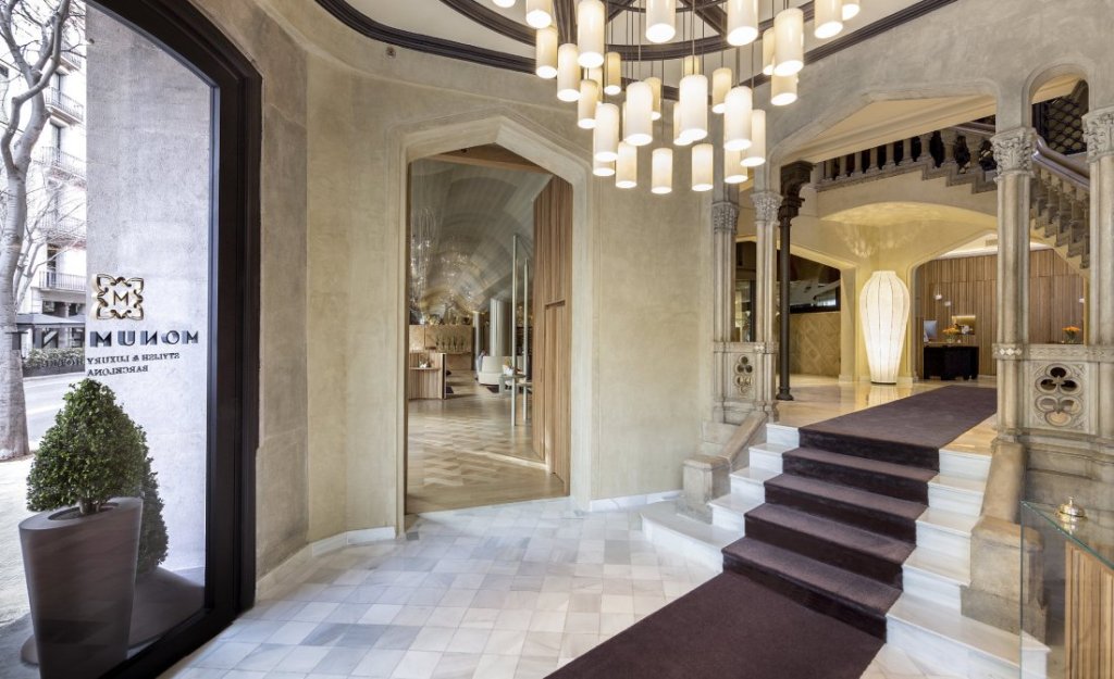 Vers le lobby du Monument hotel Barcelone