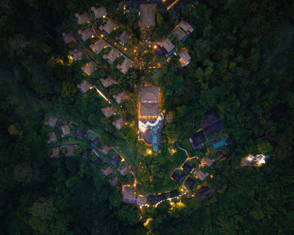 Vue de haut de Hanging Gardens of Bali Villa de luxe